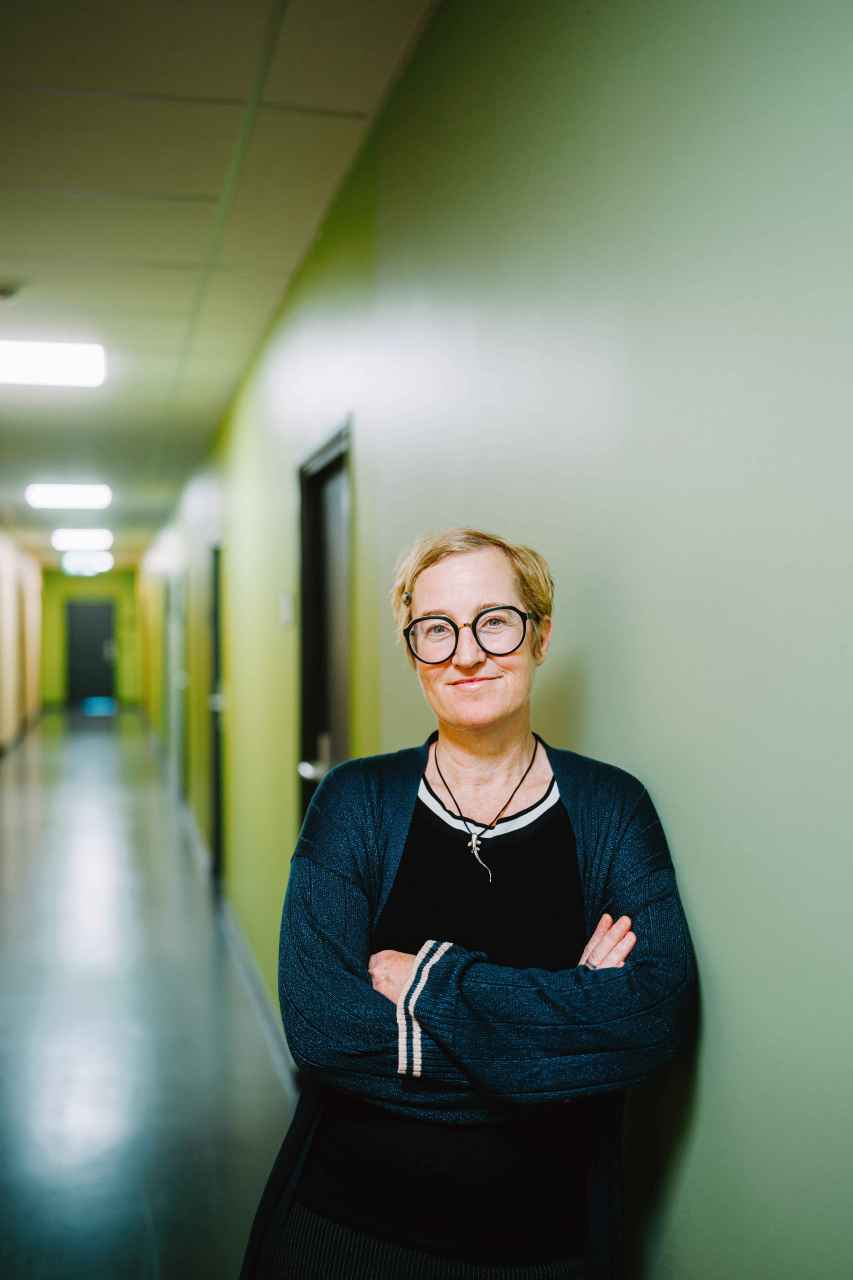 Julia Brandt im Flur auf dem Campus Treskowallee © HTW Berlin/Alexander Rentsch Julia Brandt im Flur auf dem Campus Treskowallee