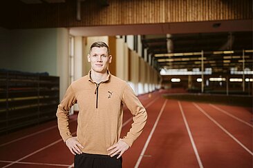 Marc Koch in einer Sporthalle
