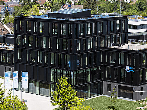 Photovoltaikfassade eines Gebäudes