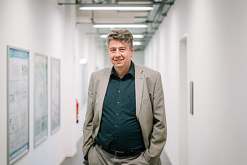 Prof. Dr. Frank Fuchs-Kittowski auf dem Flur