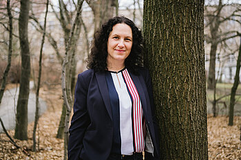 Dr. Lena Simon