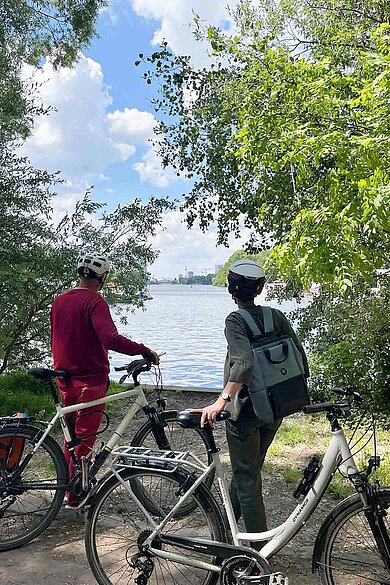 Menschen am Wasser