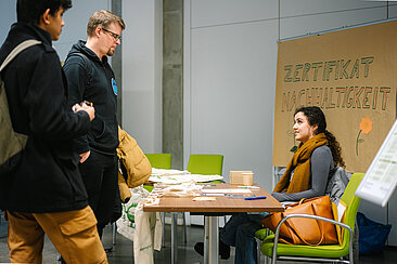 Infostand zum Nachhaltigkeitszertifikat © HTW Berlin/Alexander Rentsch
