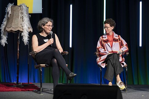 HTW-Präsidentin Annabella Rauscher-Scheibe und Vizepräsidentin Stefanie Molthagen-Schnöring auf der Bühne © #dpwk2023/Lucie Behrens