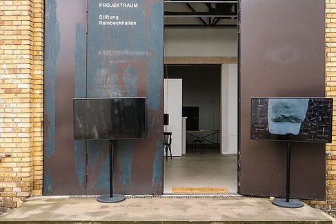 Eingang zur Ausstellung Cinemiracle in den Reinbeckhallen © HTW Berlin/Alexander Rentsch