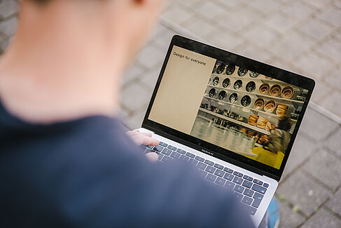 Laptopbildschirm mit Produktpräsentation © HTW Berlin/Alexander Rentsch