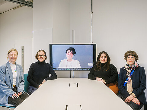 Fünf Frauen