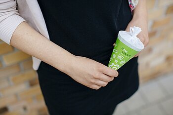Studentin mit Mini-Schultüte © HTW Berlin