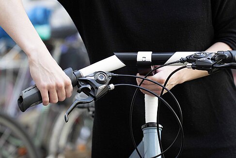 a folding handlebar 
