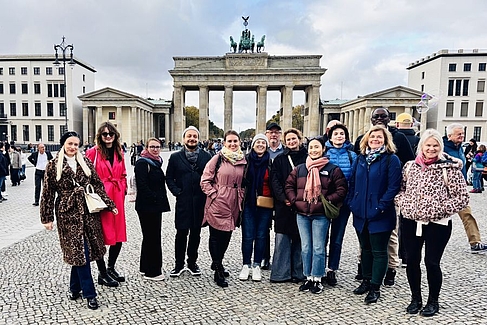 "Future Professors Week"-Teilnehmende am Bradenburger Tor