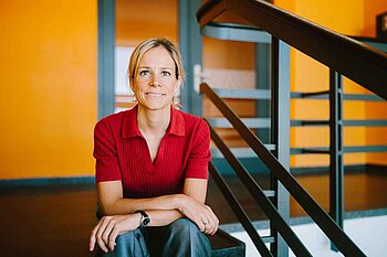 Caroline Dressel im Treppenhaus