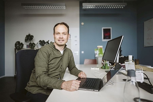 Johannes Kristan am Schreibtisch