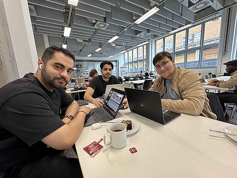 Drei Studenten © Zia Ul-Mustafa