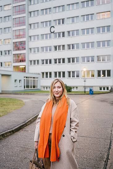 Nika Sobkowiak auf dem Campus Treskowallee