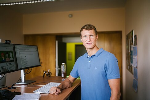 Pascal Hildebrandt im Büro