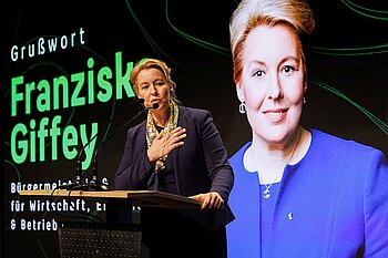 Franziska Giffey auf der Bühne des DPWK 2026 © DPWK/Elias Bernhardt