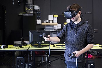 Student mit VR-Brille