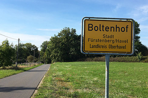 Ortsschild mit der Aufschrift Boltenhof