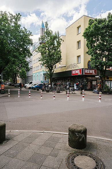 Straßenecke mit Pollern