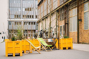 Temporär begrünte Fußgänger-Zone bei der Nachhaltigkeitskonferenz © HTW Berlin/Alexander Rentsch