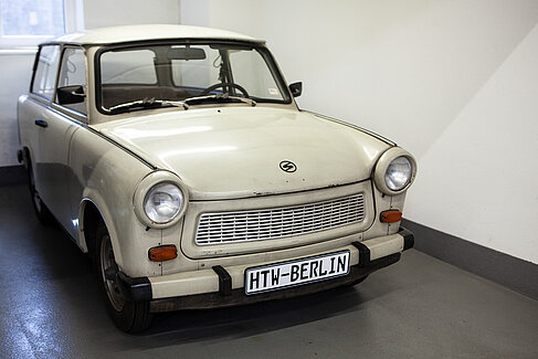 Trabant in der Fahrzeughalle der HTW Berlin