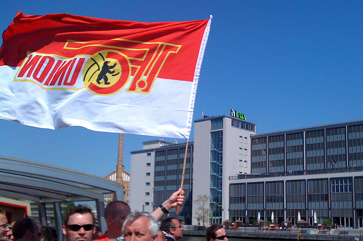 Union-Fahne vor dem Campus Wilhelminenhof