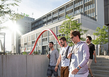 Gustavo, Leonardo, Luiz und Icaro auf dem Campus Wilhelminenhof
