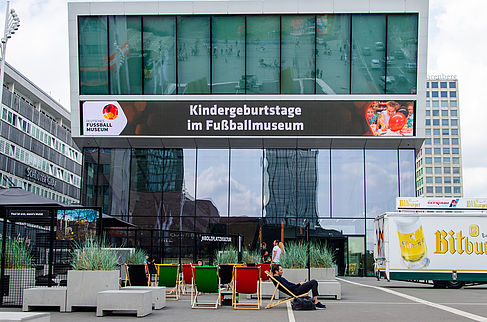 Eingang des Deutschen Fußballmuseums in Dortmund