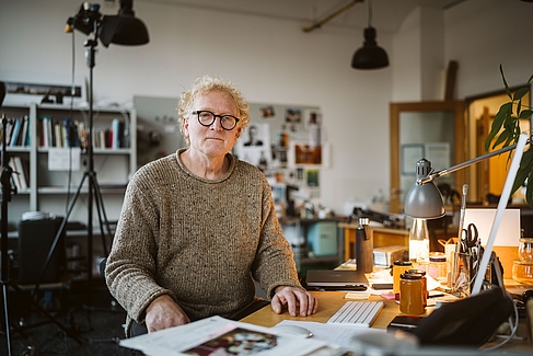 Jörg Stolpmann an seinem Arbeitsplatz