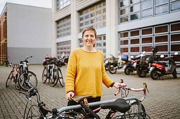 Suse Prejawa auf dem Campus © HTW Berlin/Alexander Rentsch