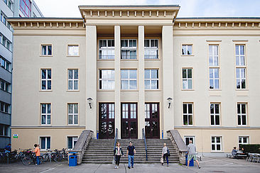 Studierende am Campus Treskowallee © HTW Berlin/Maria Schramm