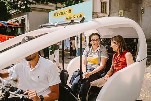 Rikschafahrt bei der Transferale © HTW Berlin_Alexander Rentsch
