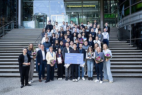 Gruppenfoto auf einer Treppe