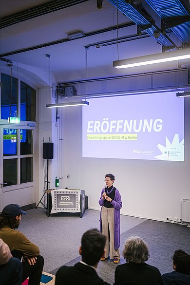 Prof. Dr. Molthagen Schnöring bei der Eröffnung des Co-Working-Spaces