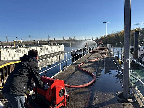 Feuerlöschpumpe im Einsatz