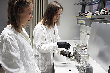 Two women in an laboratory