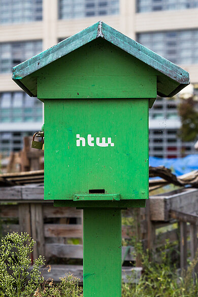 Vogelhaus mit HTW-Logo