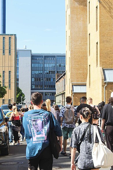 Schüler*innen auf dem Campus Wilhelminenhof