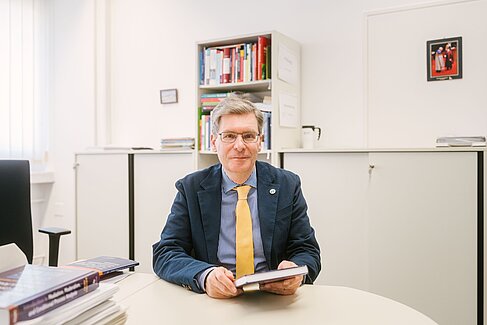 Thomas Henschel in seinem Büro